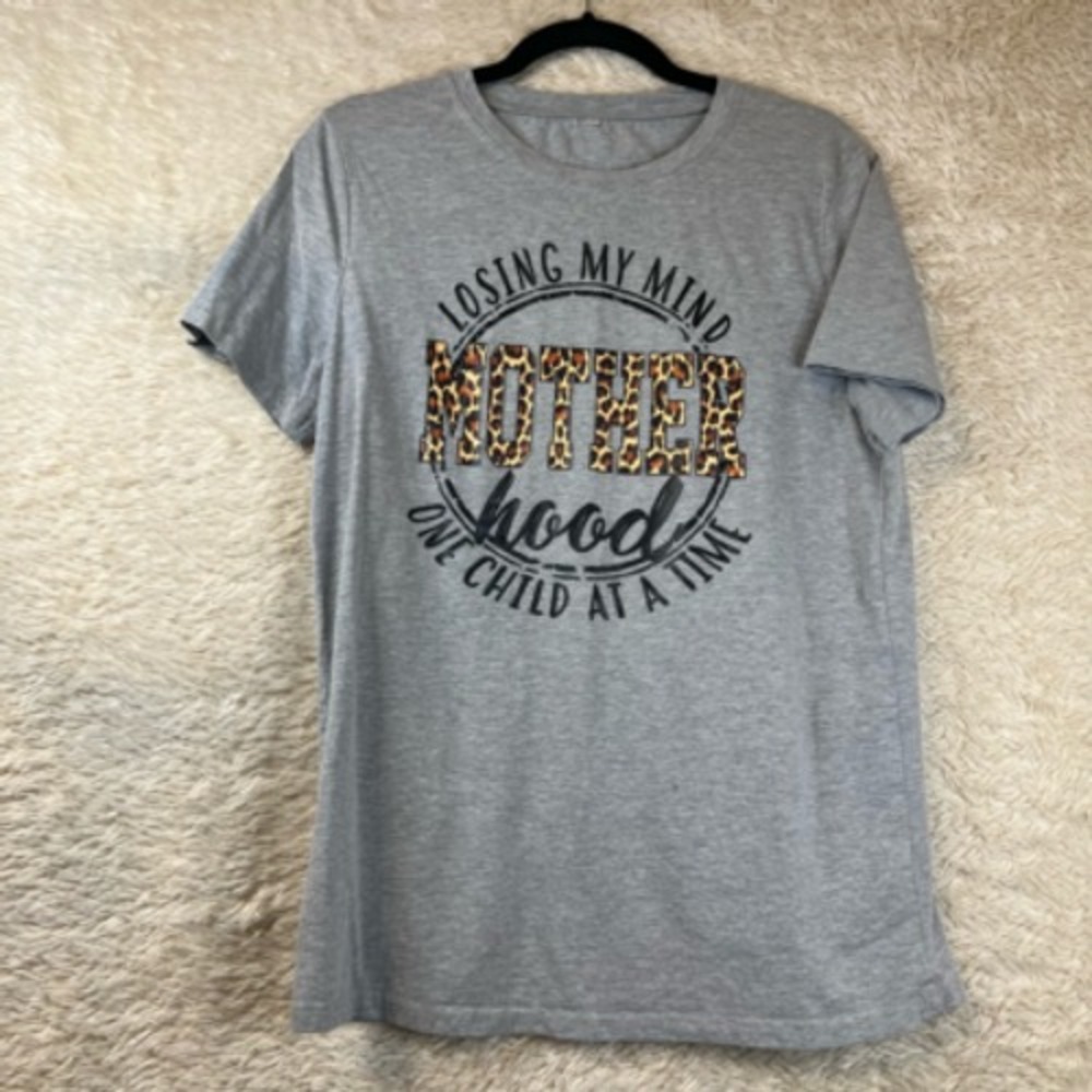 Graphic T-Shirt Women M Gray Funny Motherhood Losing My Mind One Child At A Time - Picture 10 of 12